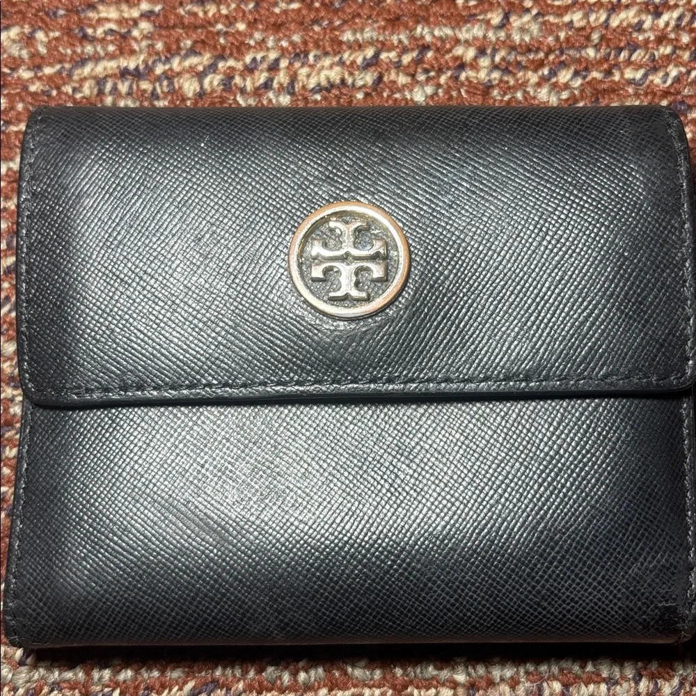 Tory Burch Black pebbles Leather Wallet tri-fold metallic interior designer